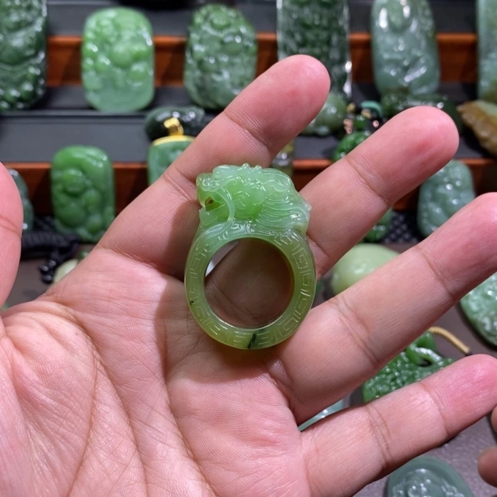 未镶嵌和田玉挂件