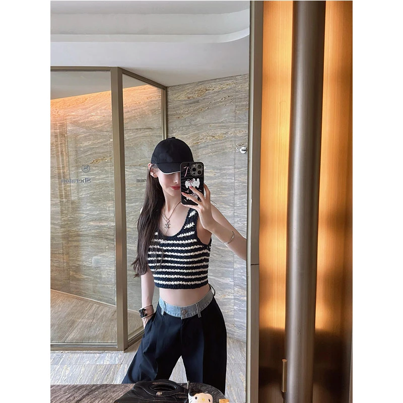 2025夏季新款高级感休闲镂空U领针织吊带背心配牛仔拼接西装裤女