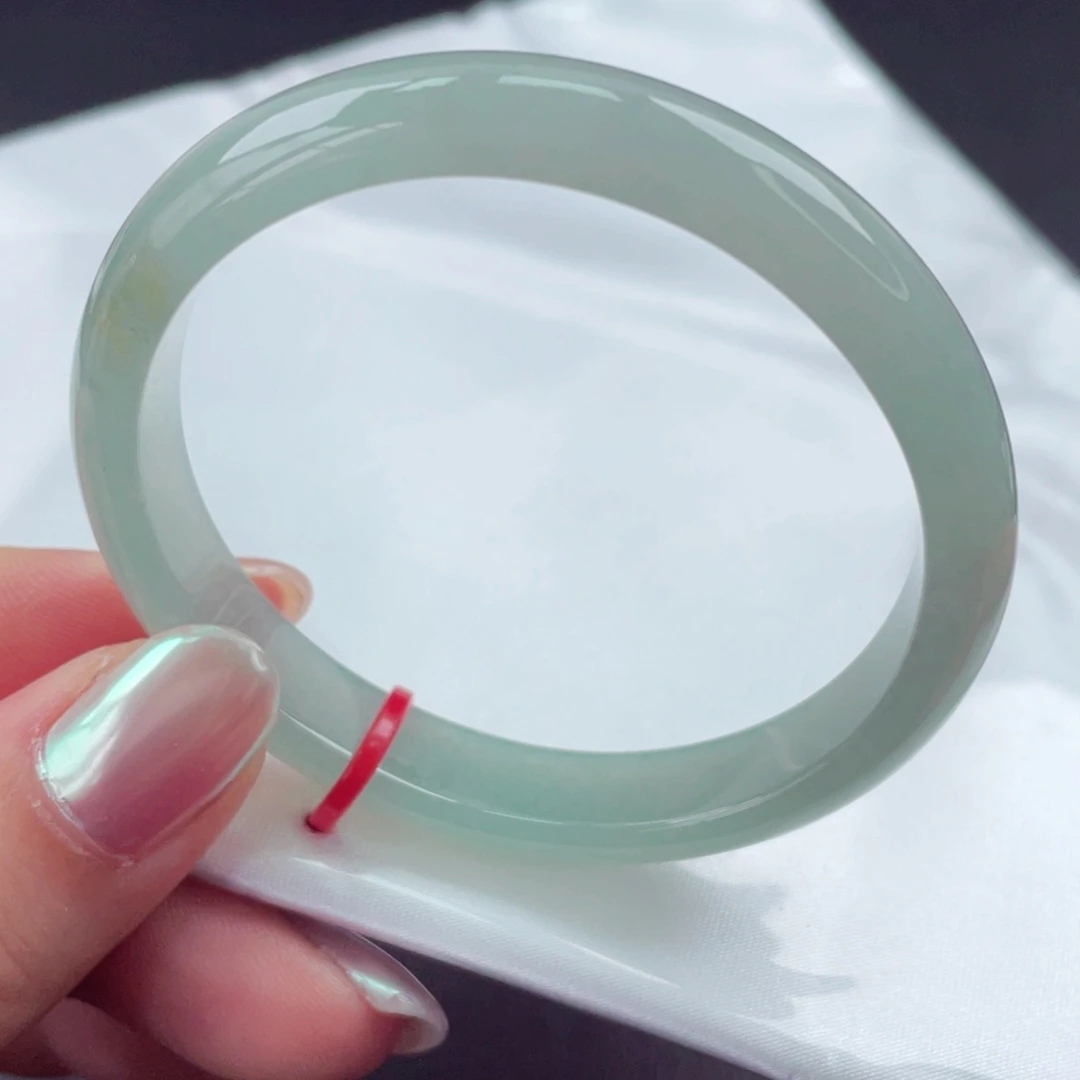 翡翠未镶嵌手镯52贵妃