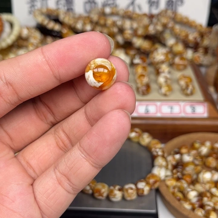 未镶嵌琥珀裸石情***普04号