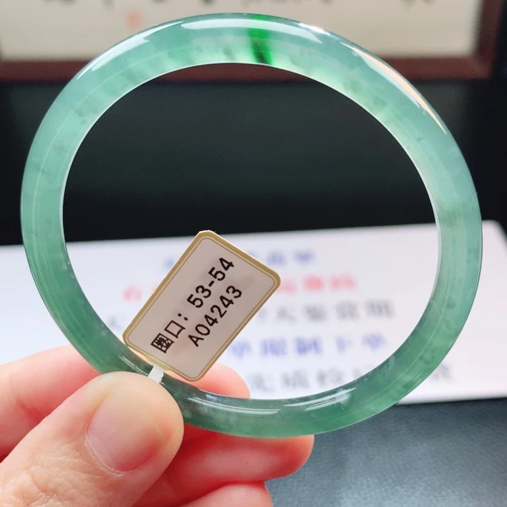 翡翠未镶嵌手镯翡翠手镯2