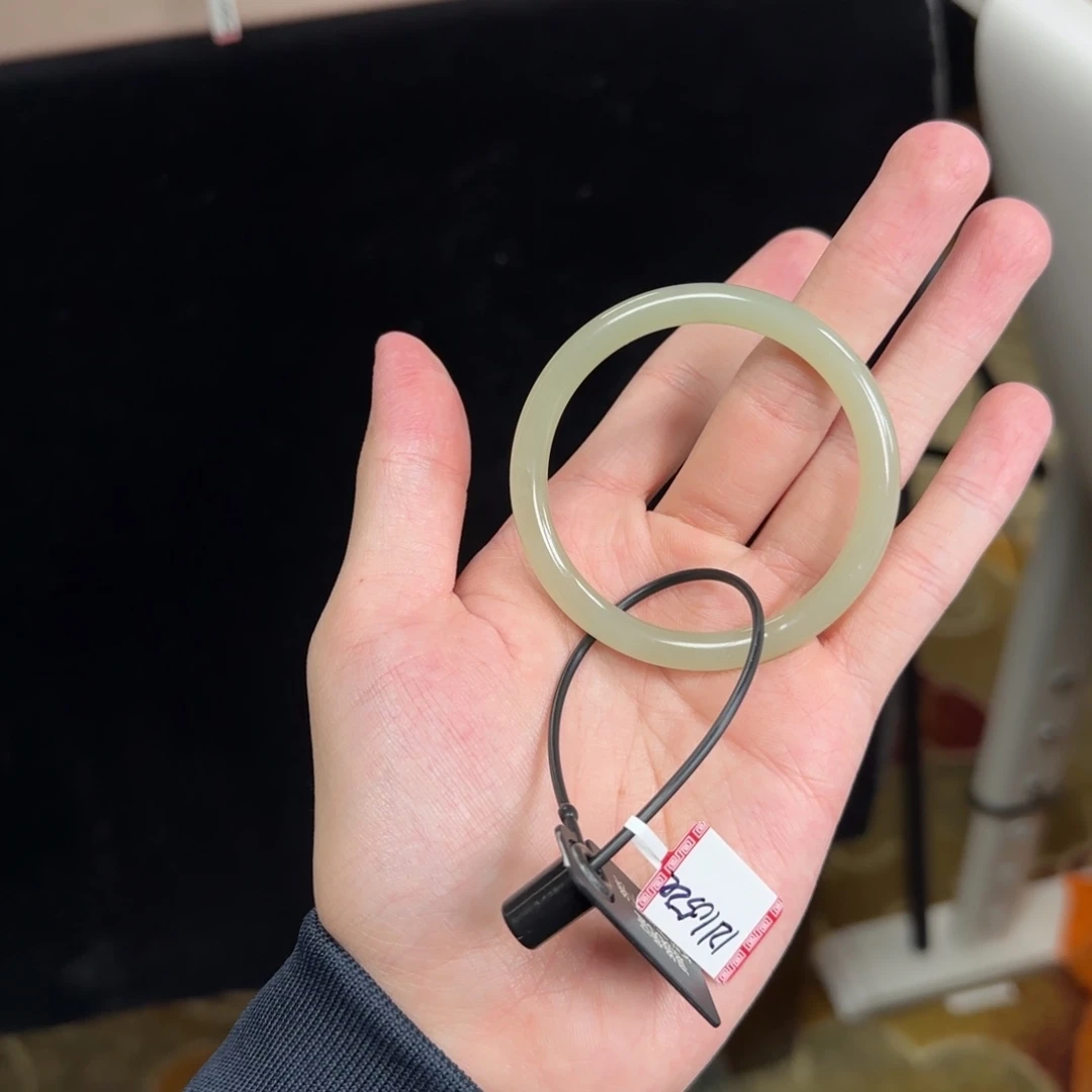 和田玉未镶嵌手镯2.51