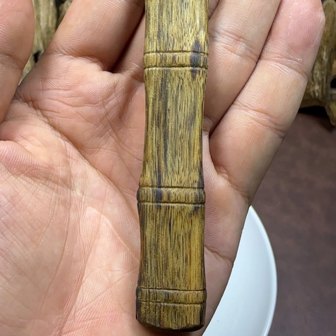 沉香沉香碎屑老白奇手把件