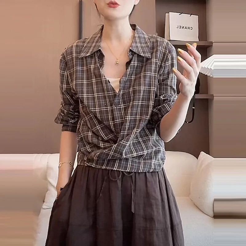 法式复古格子交叉纽扣衬衫女初秋新款设计感宽松收腰显瘦上衣潮