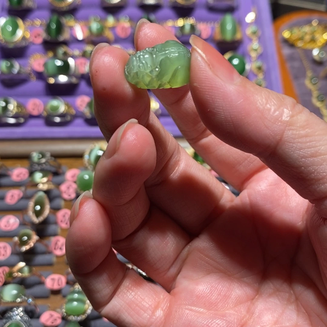 和田玉（碧玉）戒指未镶嵌和**尘