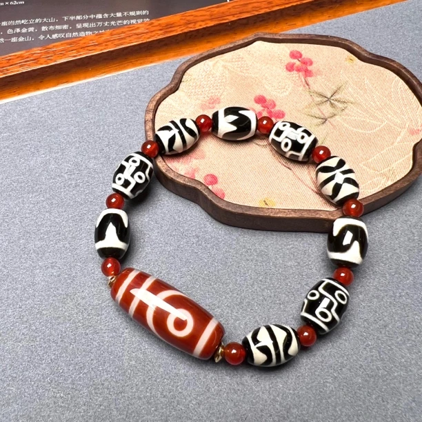 【艺心珠宝】玛瑙山水两眼手串M09057