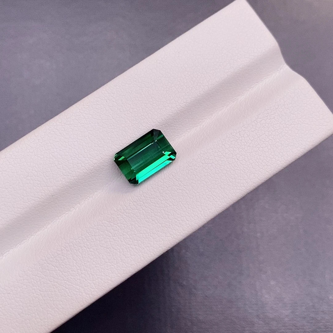 未镶嵌裸石碧玺3.7克拉