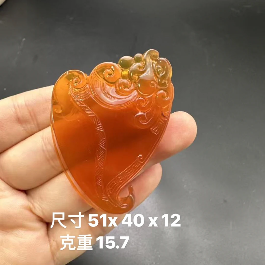 缅甸天然琥珀大师工雕刻橘蜜仿古府上有龙吊坠挂件