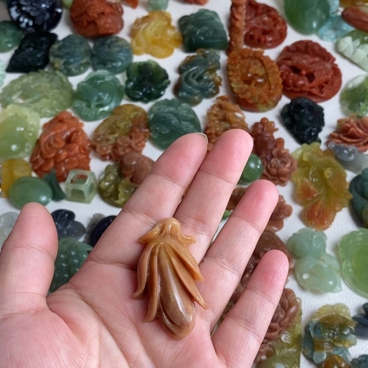 蛇纹石玉颈饰未镶嵌