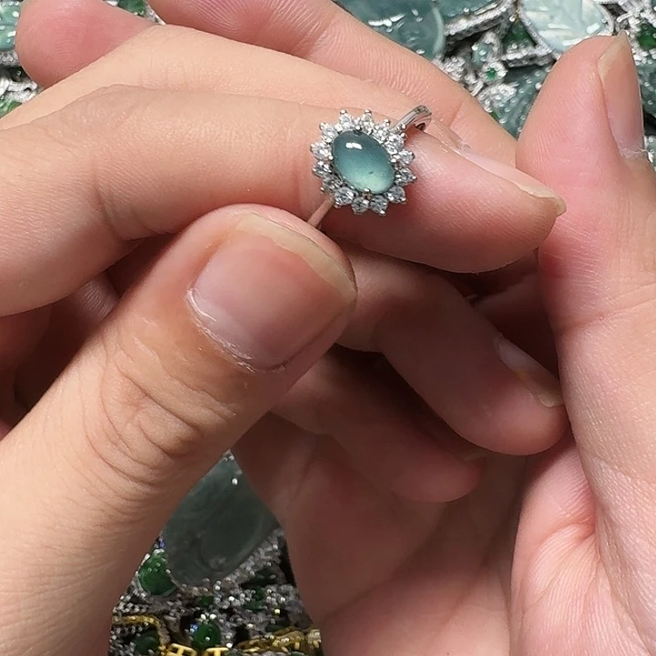 翡翠未镶嵌颈饰天然A货翡翠放漏