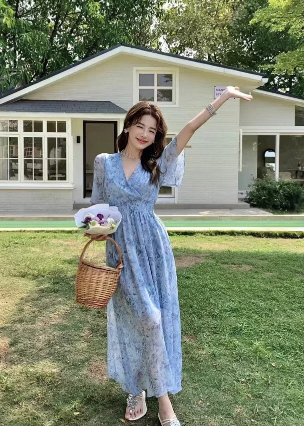 2025 V领蓝色碎花色长款连衣裙