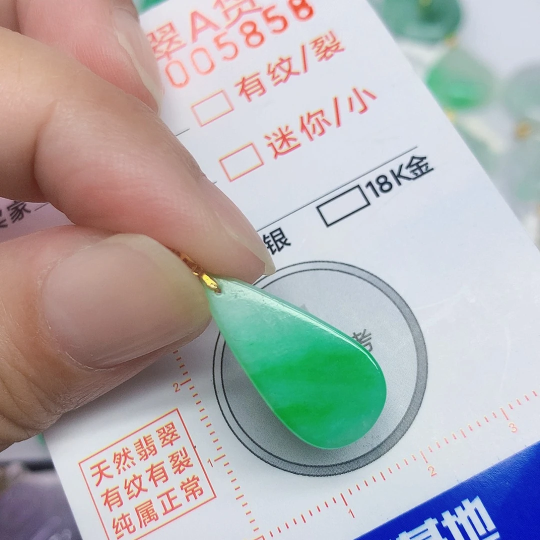 翡翠18K金镶嵌颈饰翡翠