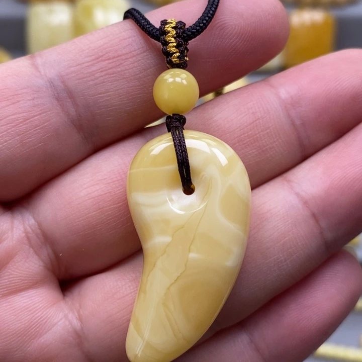 琥珀未镶嵌颈饰吊坠