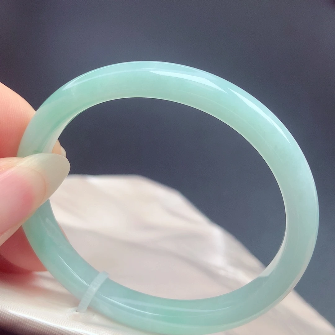 翡翠未镶嵌手镯（贵妃镯）53圈口