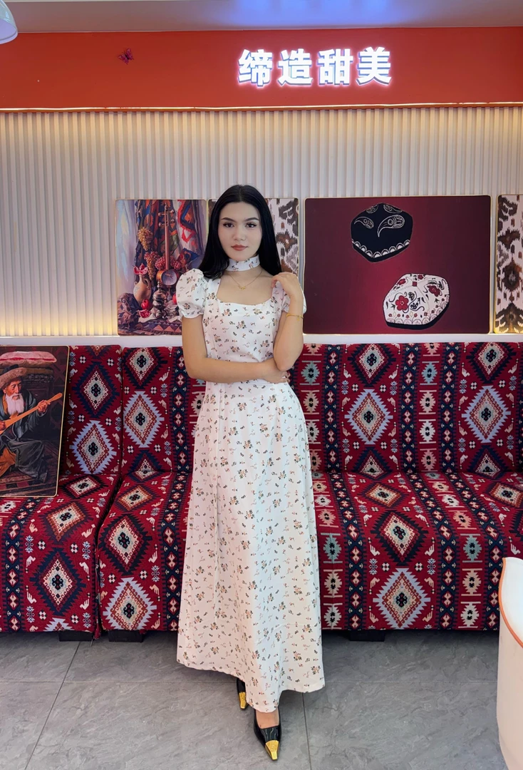 2025新款夏季白色显瘦优雅长裙碎花连衣裙