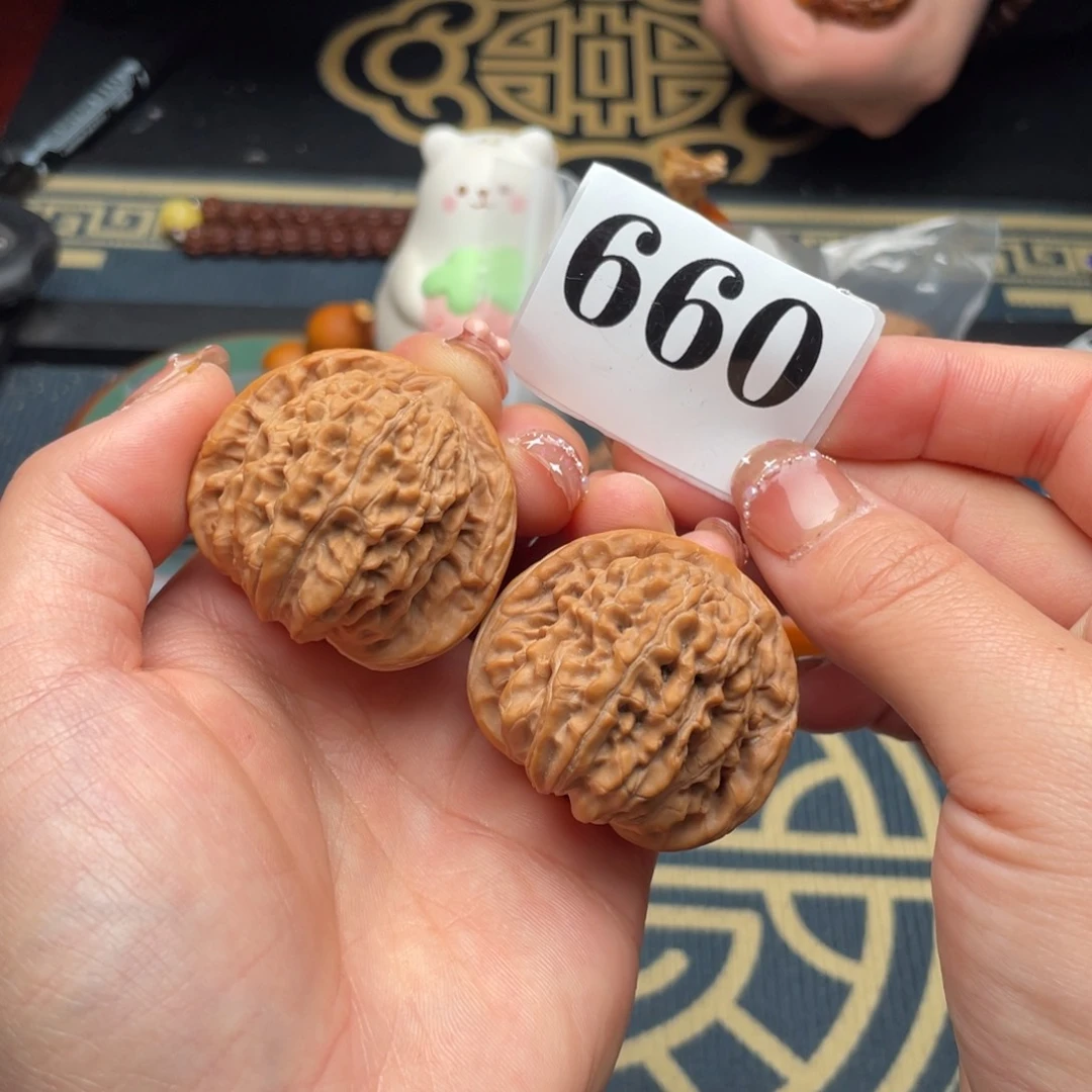 文玩核桃吊坠40四座楼660号