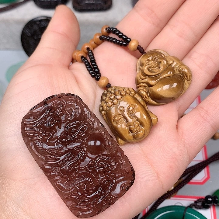 陈***.黑曜岩未镶嵌颈饰