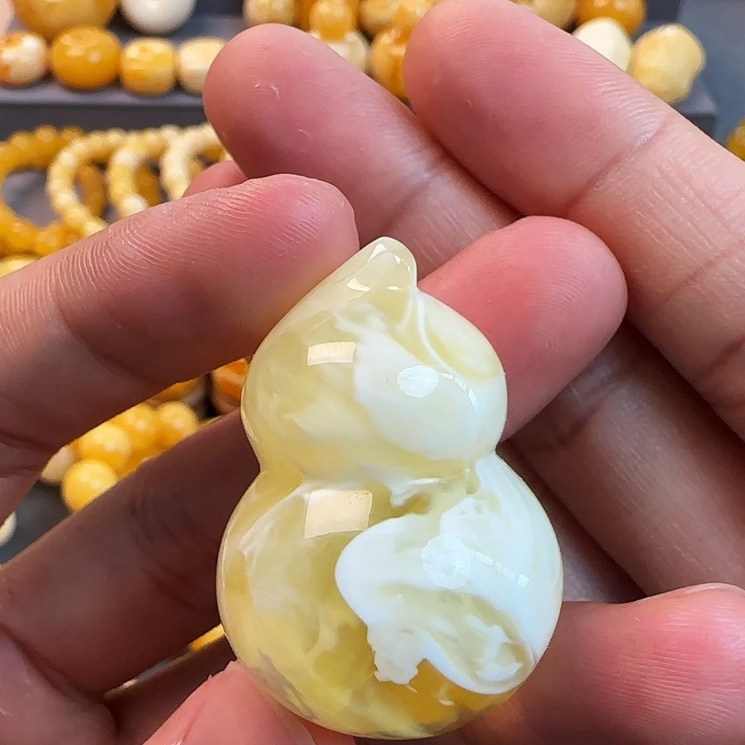 未镶嵌琥珀珠宝奇石