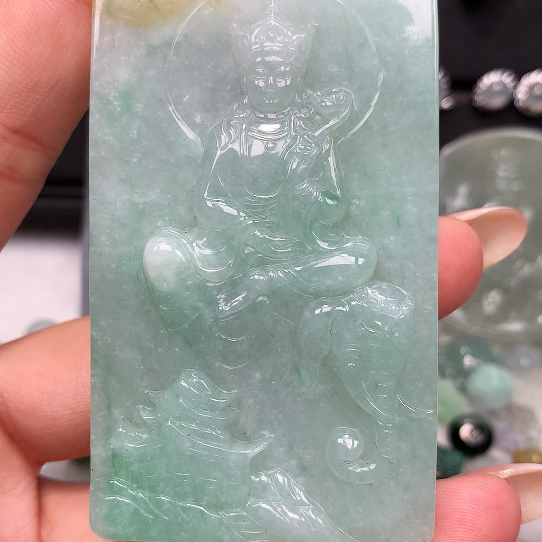 翡翠未镶嵌颈饰玉牌