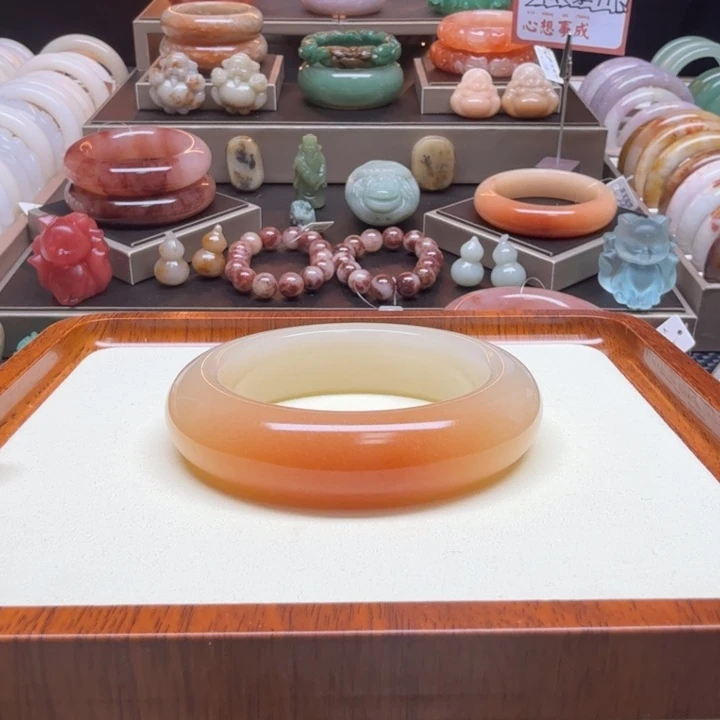 石英岩玉未镶嵌手镯