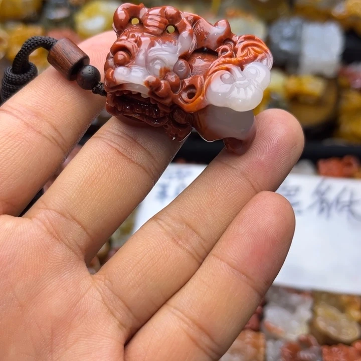 石英质玉（黄龙玉）未镶嵌颈饰