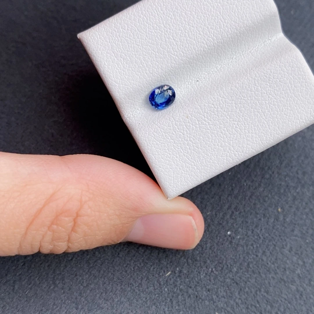 蓝宝石裸石未镶嵌就*叭