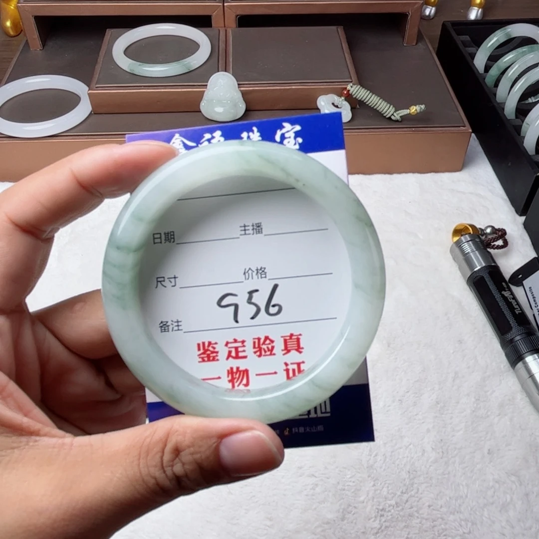 石英质玉手镯未镶嵌p****n