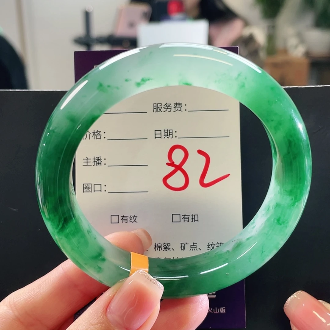 【闪购商品】未镶嵌手镯石英质玉