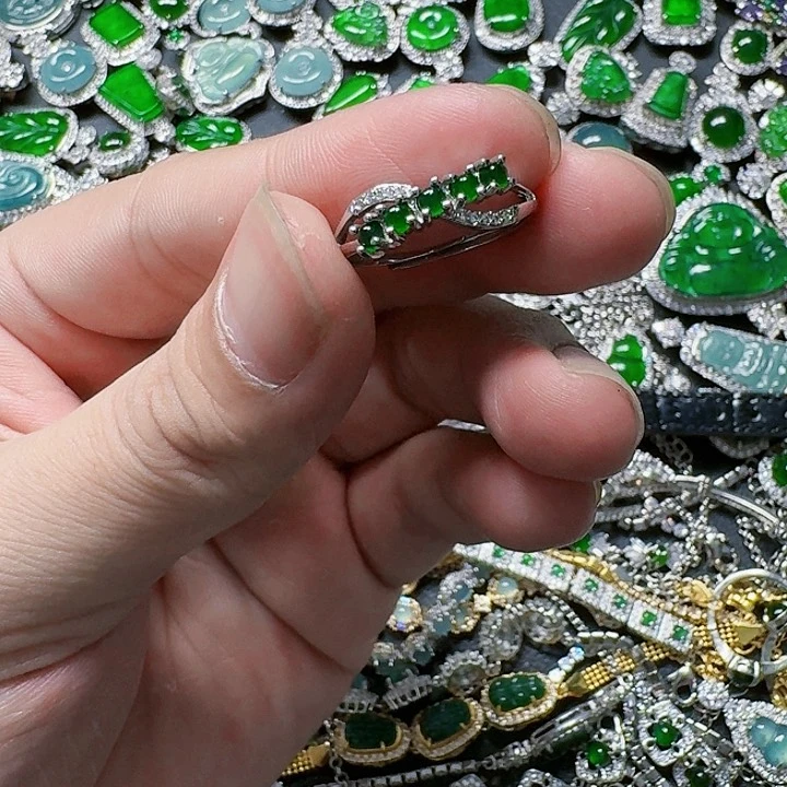 翡翠颈饰未镶嵌天然A货翡翠放漏