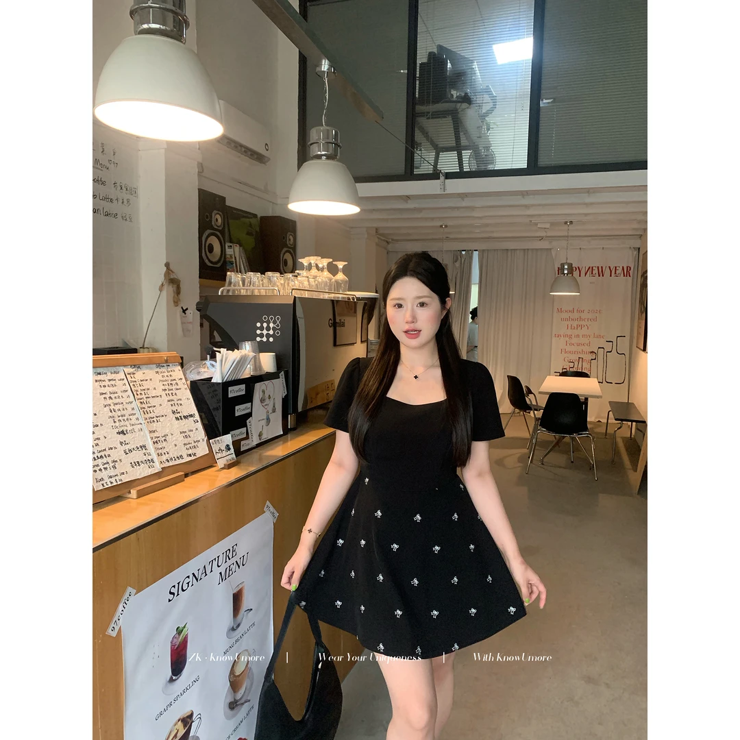 知葵微胖定制【浪漫心结】夏季法式气质方领甜美连衣裙12251L6564