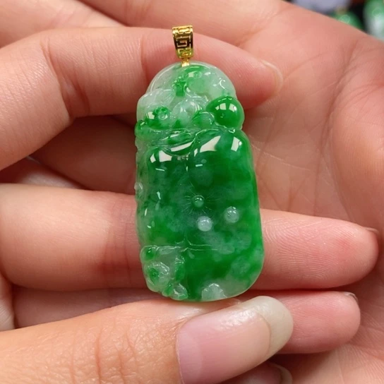 颈饰未镶嵌翡翠真*?吊坠