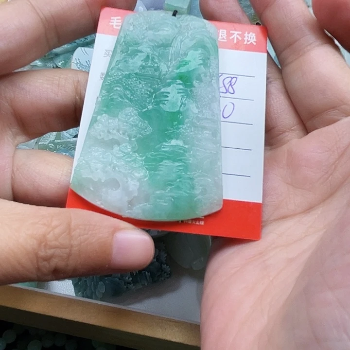 桃****定制翡翠未镶嵌翡翠