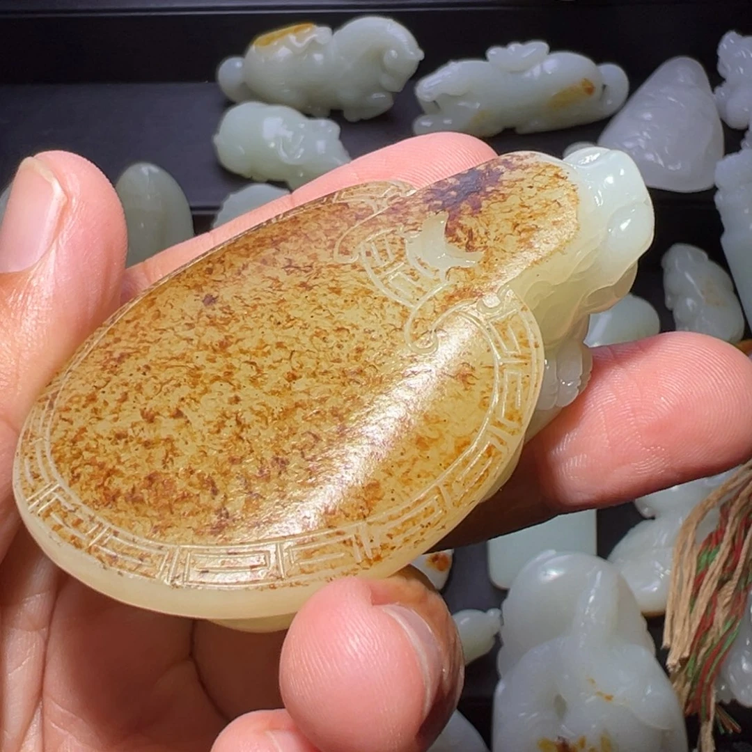 用***名颈饰未镶嵌和田玉