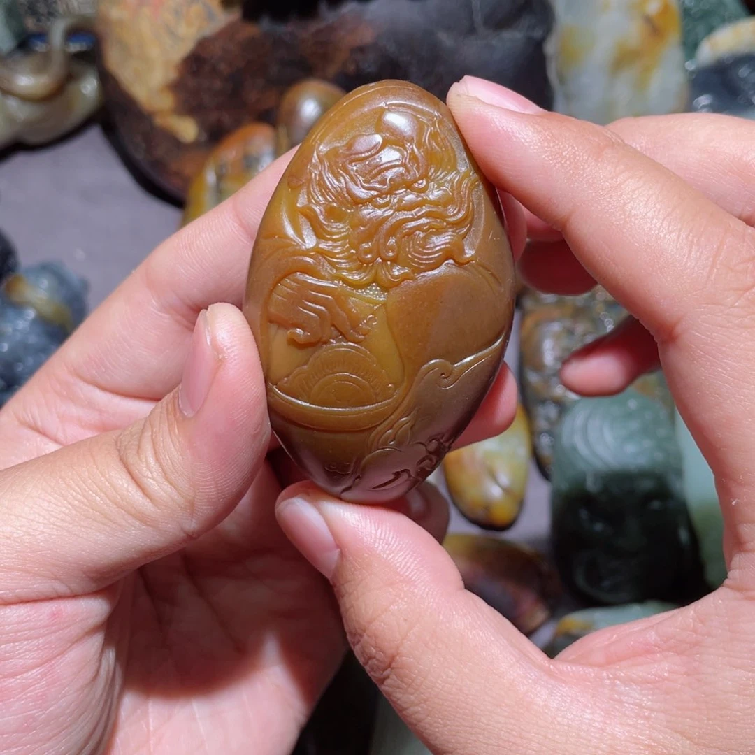 和田玉颈饰未镶嵌钰****）