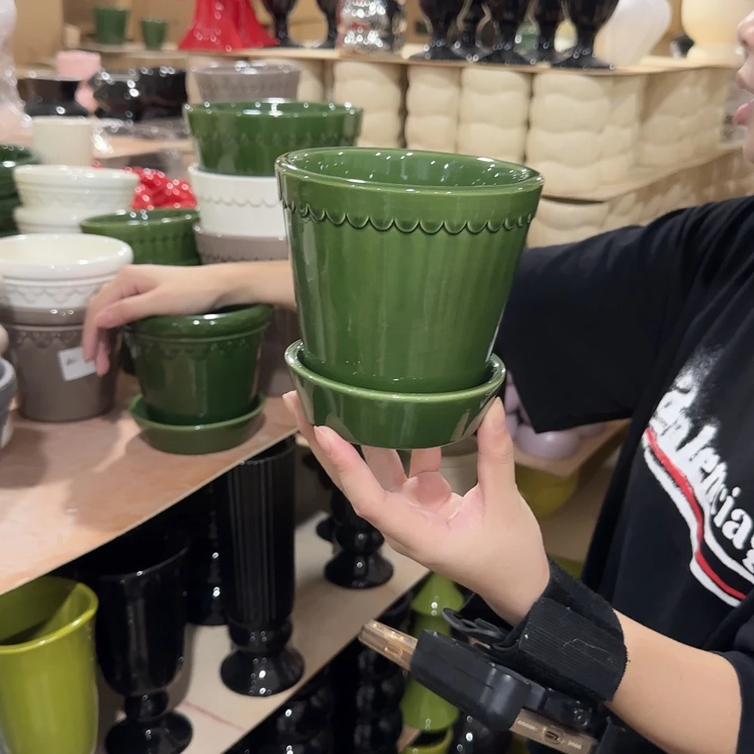 a4绿色带托花盆花盆花盆