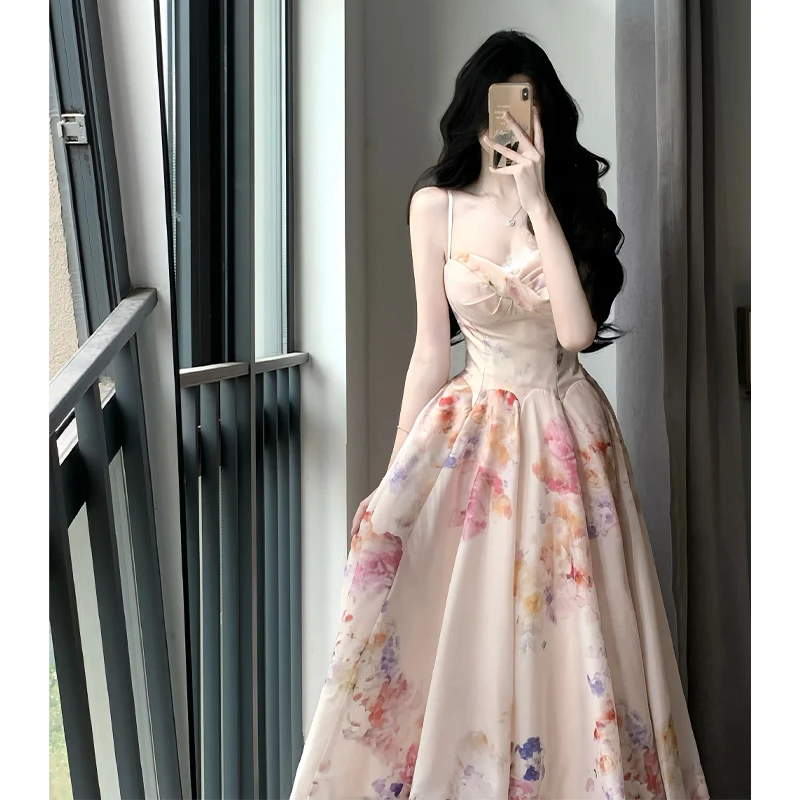 茶歇法式粉色碎花吊带连衣裙2025新款温柔气质收腰a字蓬蓬公主裙