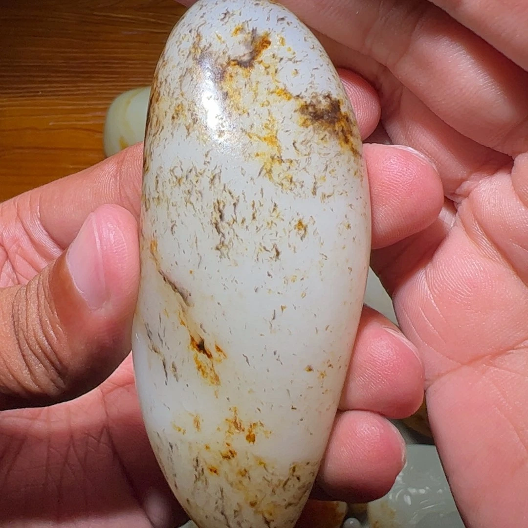 和田玉未镶嵌颈饰見**齐