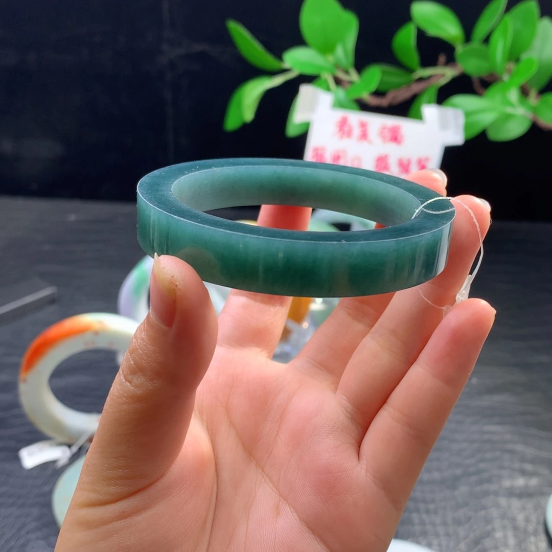 定制翡翠未镶嵌手镯