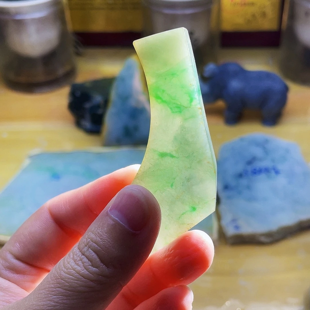 翡翠未镶嵌颈饰毛料38