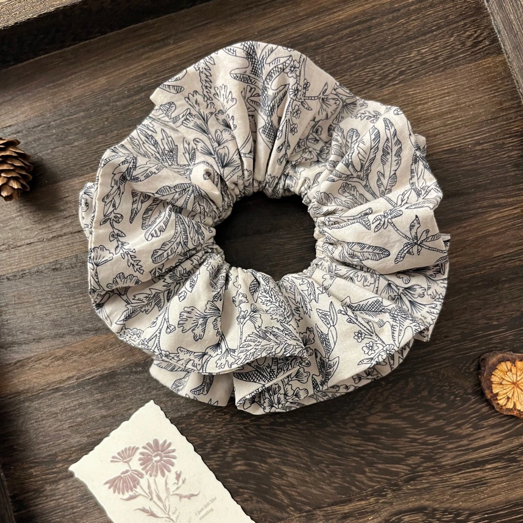 山禾故里 | 自制森系全棉印花大肠发圈女