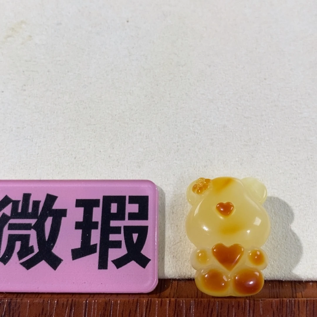 蜜蜡未镶嵌裸石小熊