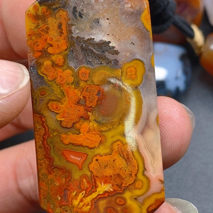 玛瑙/玉髓颈饰未镶嵌母****?