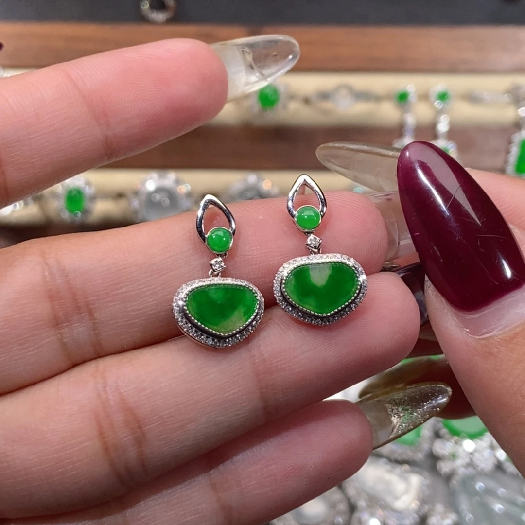 翡翠18K金镶嵌耳饰爱心