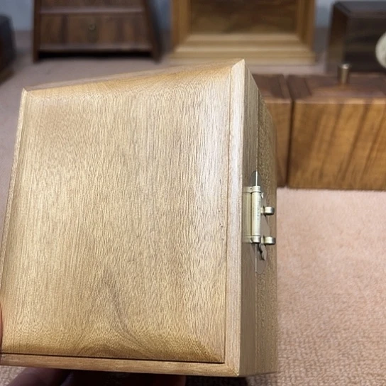 肥***汤木（非红木类）盒子