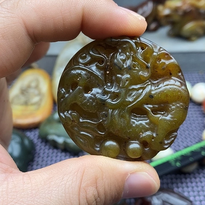 未镶嵌蛇纹石玉颈饰