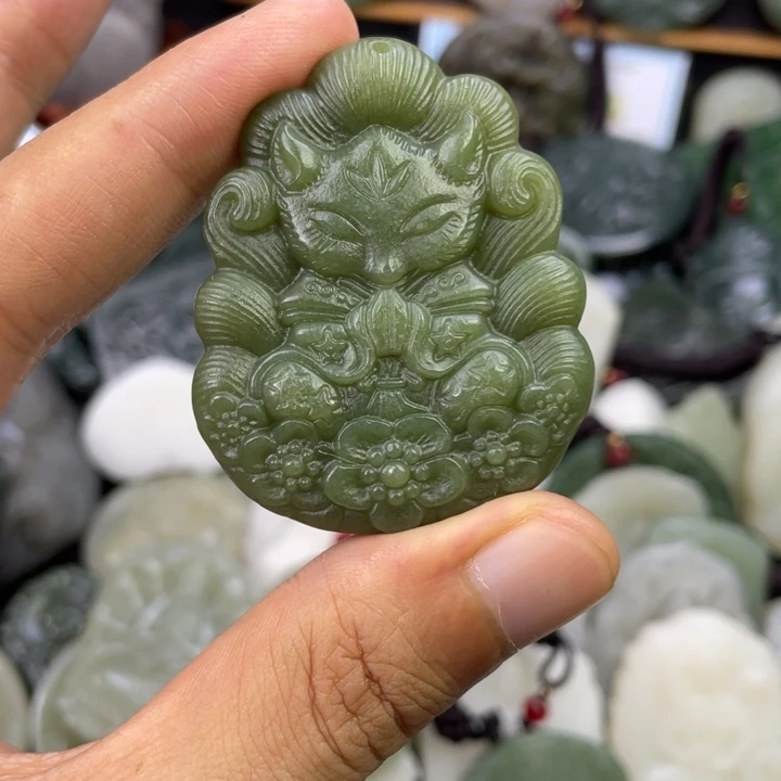 和田玉未镶嵌颈饰
