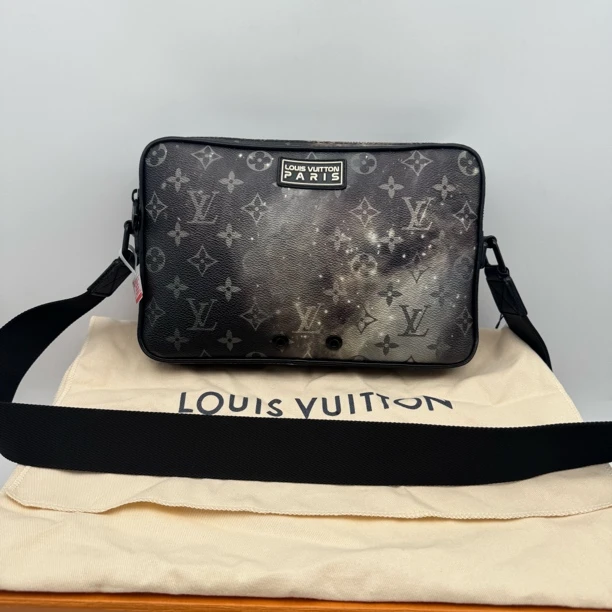 99新 LouisVuitton/路易威登 98新星空款老花相机包/单肩斜挎2749