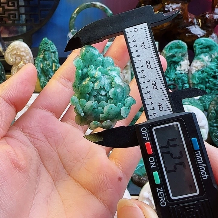 未镶嵌独山玉颈饰有瑕疵恕不退换