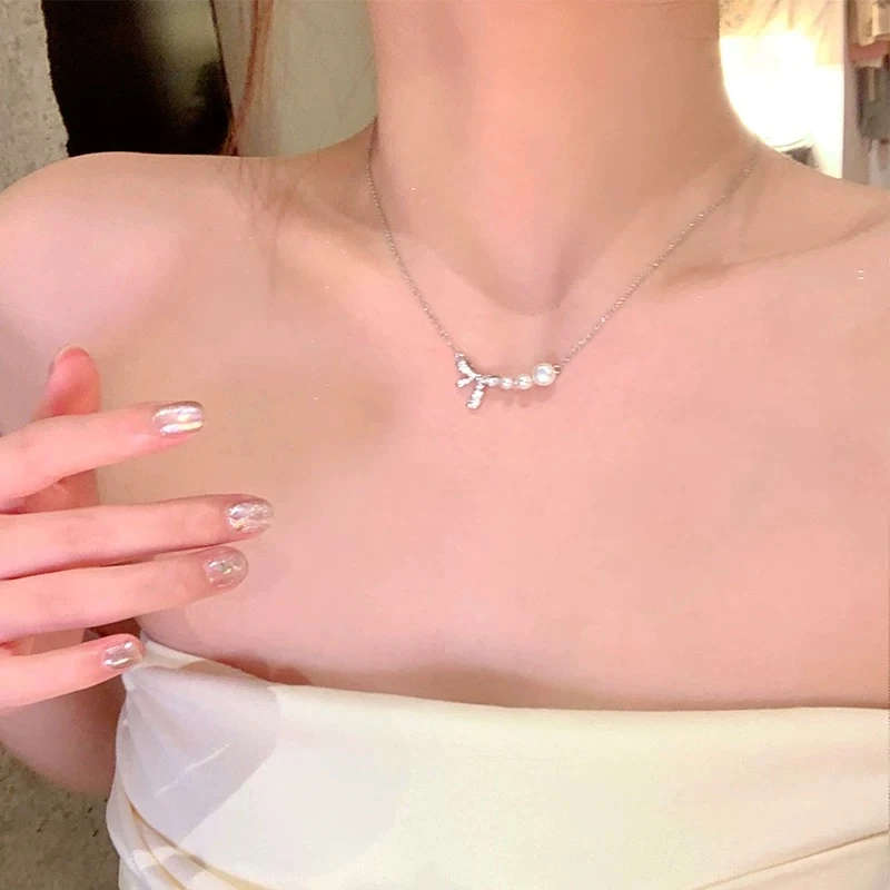 铜合金项链 春夏气质韩系蝴蝶结珠珠项链女轻奢百搭锁骨链颈链