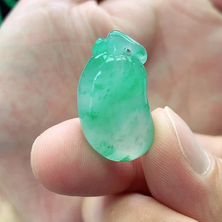 石英质玉未镶嵌颈饰